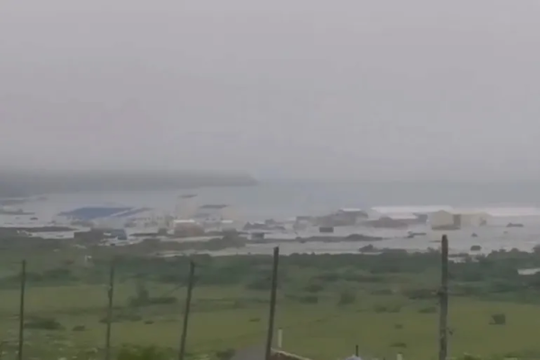 人人生 俄罗斯强震后，海啸淹没2000人居住的港口城镇